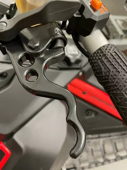 SPI Billet bromshandtag Ski-Doo/Lynx Gen4/5 2008- (Svart pulmermålad) - Framvagnsdelar - D187382 - 1