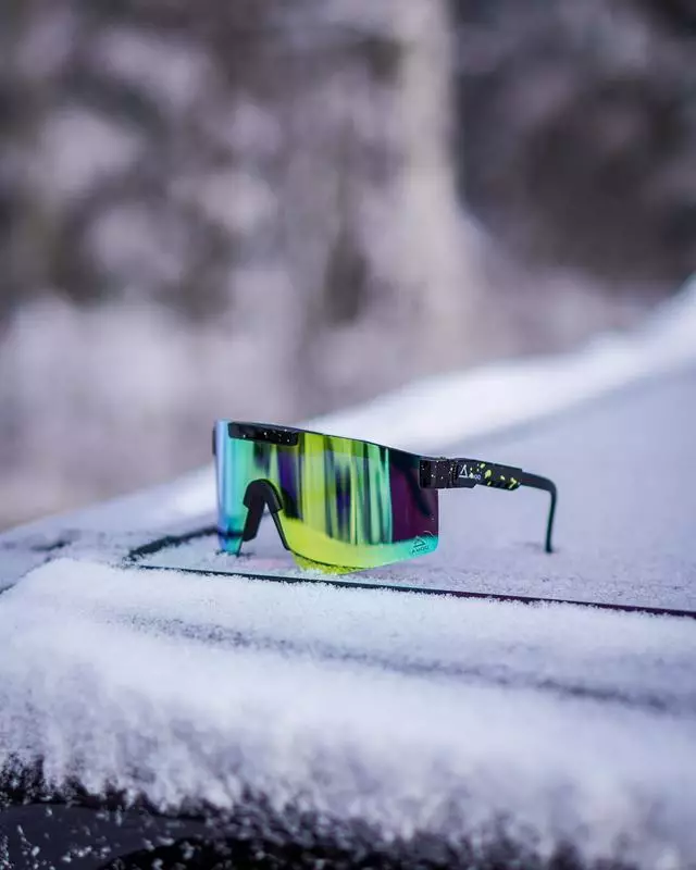 AMOQ Comet Solglasögon Svart Splash - Gold Spegellins - Accessoarer - 47305 - 1